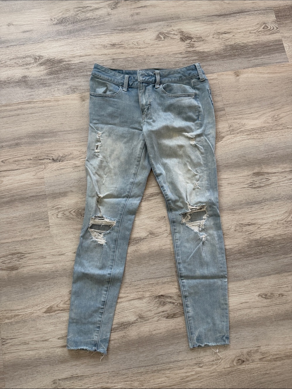 American Eagle Outfitters Light Blue Distressed Skinny Jeans